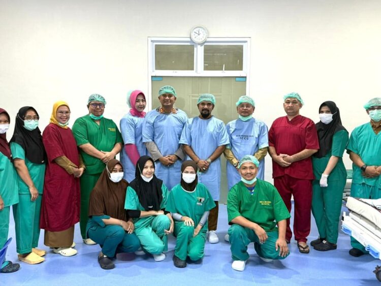 Bupati Al-Farlaky Pantau Langsung Operasi Bibir Sumbing