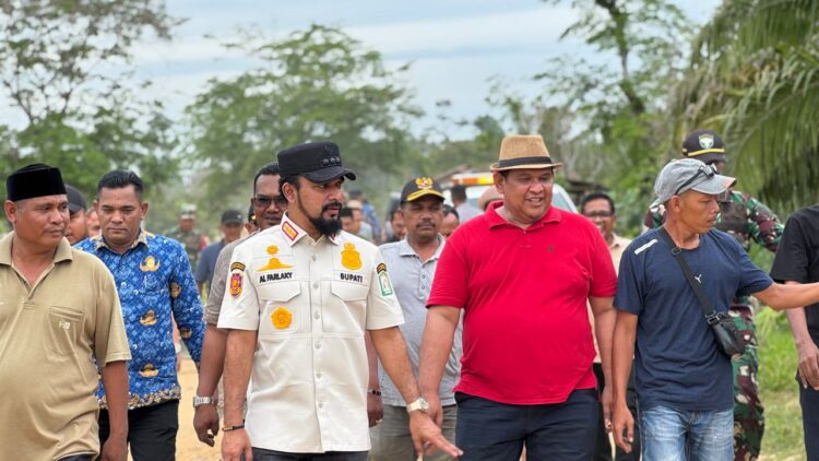 Bupati Aceh Timur Turun Langsung Tinjau Irigasi Rusak Pascabanjir di Simpang Ulim