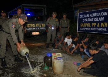 Razia Syariat Islam di Gunung Meriah Aceh Singkil, Satpol PP-WH Amankan Sejumlah Pemuda Pesta Tuak