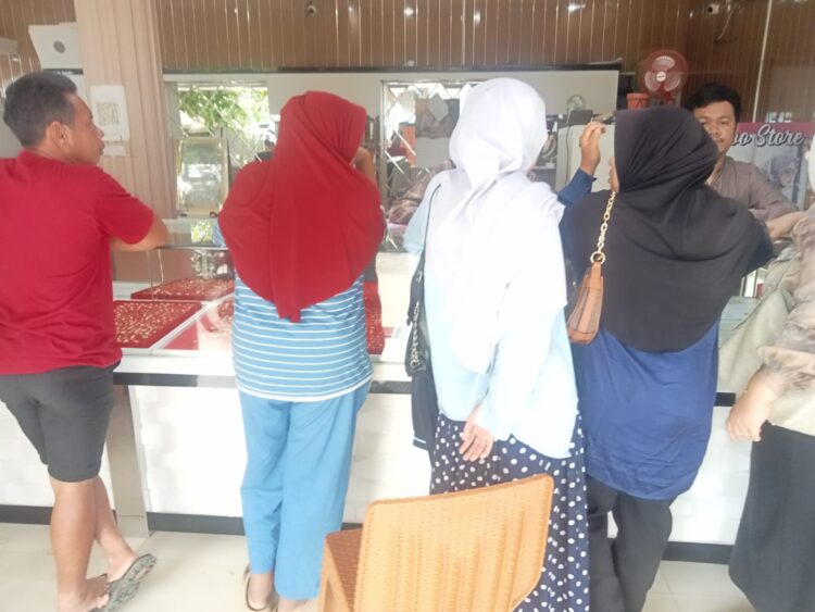 Emas Aceh Singkil Turun Rp 130.000 Per Gram, Warga Memilih Borong