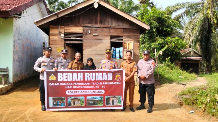 Sambut Bhayangkara ke-80, Polres Aceh Singkil bedah rumah lansia dan bor sumur untuk pesantren