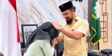 Viral Gowes Puluhan KM ke sekolah, Siswi Yatim di Aceh Timur Dapat Bantuan Bupati