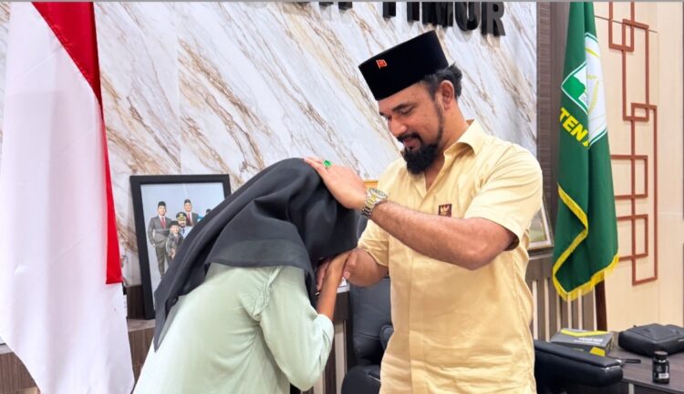 Viral Gowes Puluhan KM ke sekolah, Siswi Yatim di Aceh Timur Dapat Bantuan Bupati