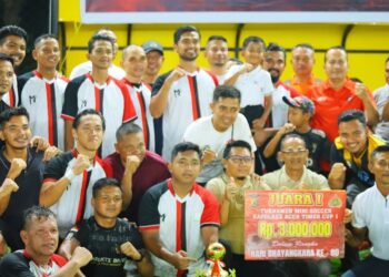 Bupati Al-Farlaky Main Langsung, Tim Pemda Aceh Timur Angkat Piala Kapolres Cup I