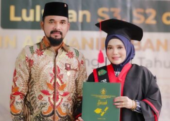 Ny Lismawani, Istri Bupati Al-Farlaky Raih Gelar Doktor di UIN Ar-Raniry Banda Aceh