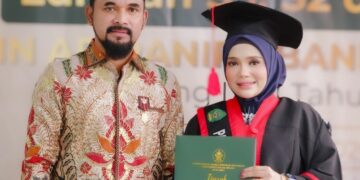 Ny Lismawani, Istri Bupati Al-Farlaky Raih Gelar Doktor di UIN Ar-Raniry Banda Aceh