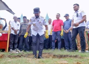 Kompas Bangun Kembali SDN Teumpeun, Bupati Al-Farlaky: Investasi Masa Depan Generasi