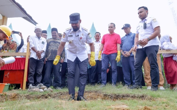 Kompas Bangun Kembali SDN Teumpeun, Bupati Al-Farlaky: Investasi Masa Depan Generasi