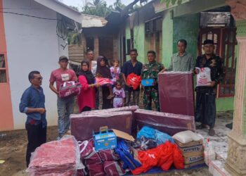Pemkab Aceh Timur Serahkan Bantuan Masa Panik ke Korban Kebakaran di Seumanah Jaya