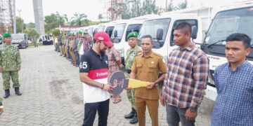 Bupati Al-Farlaky Serahkan Simbolis 20 Mobil Truck untuk Koperasi Desa Merah Putih