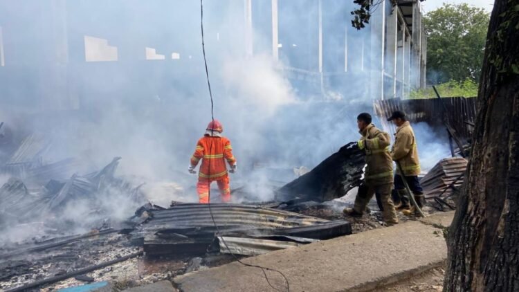 Kebakaran Hanguskan Kios dan Ruko di Lambaro, 1 Jiwa Kehilangan Tempat Tinggal