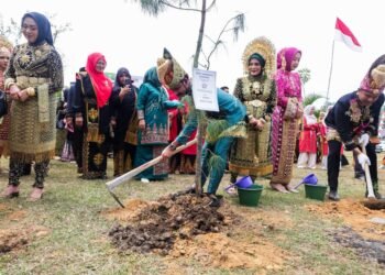 “Satu Guru Satu Pohon”, Cara Aceh Timur Jadikan Pendidikan Benteng Ekologi
