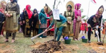 “Satu Guru Satu Pohon”, Cara Aceh Timur Jadikan Pendidikan Benteng Ekologi