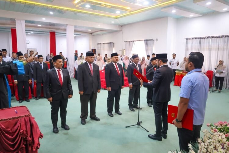 Lantik Komisioner Baitul Mal, Bupati Al-Farlaky: Tak Boleh Ada Calo Zakat!
