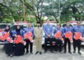 Dukung Pelayanan Dasar, Bupati Al-Farlaky Serahkan 6 Ambulans dan 2 Truk Sampah